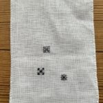 ブラックワーク刺繍の布の端処理